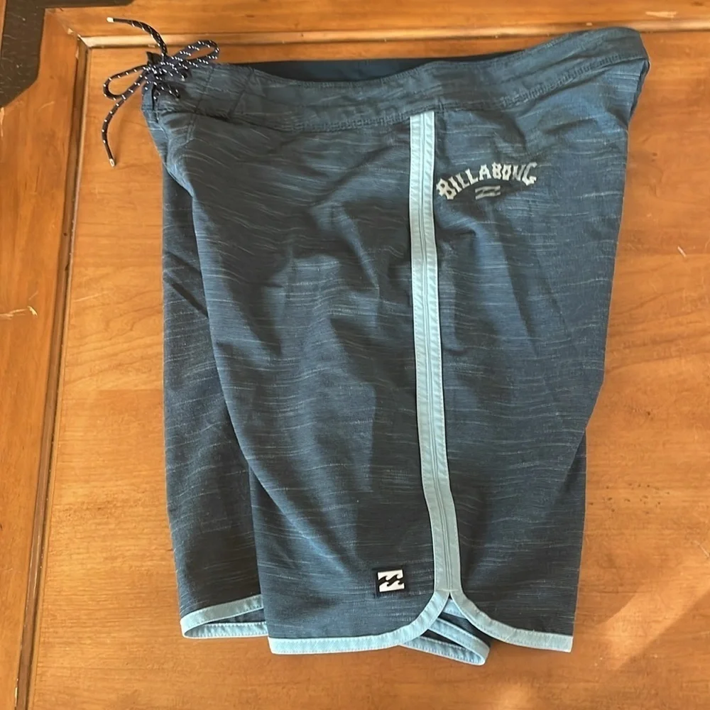 BILLABONG Recycler Board Shorts Size 33